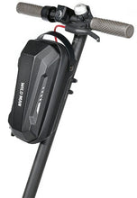 Заредете изображение във визуализатора на галерията – WILDMAN traveling bag for scooter waterproof 2L GD9X black
