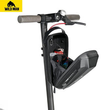 Заредете изображение във визуализатора на галерията – WILDMAN traveling bag for scooter waterproof 2L GD9X black
