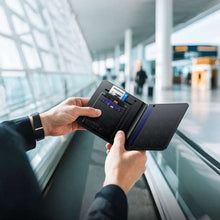 Заредете изображение във визуализатора на галерията – Locator compatible with Apple Find My Hoco passport cover E91G black
