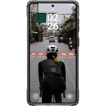 Заредете изображение във визуализатора на галерията – UAG Urban Armor Gear case PLASMA XTE MAGNET with built-in magnet for SAMSUNG S26 ash titanium
