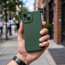 Заредете изображение във визуализатора на галерията – Case for iPhone 15 Matt 2.0 dark green
