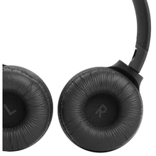Заредете изображение във визуализатора на галерията – JBL Tune 510 over-ear wireless headphones - black
