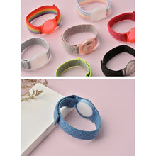 Заредете изображение във визуализатора на галерията – Tech-Protect Nylon Children's Apple AirTag Strap - Lime
