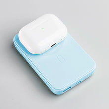 Заредете изображение във визуализатора на галерията – Joyroom JR-W020 20W 10000mAh MagSafe Powerbank + USB-A - USB-C 0.25m cable - light blue
