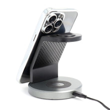 Заредете изображение във визуализатора на галерията – ELECTRO MAG COVER case compatible with MagSafe for IPHONE 17 Pro silver
