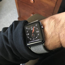 Заредете изображение във визуализатора на галерията – Tech-Protect Nylon Strap for Apple Watch 4/5/6/7/8/9/SE/Ultra 1/2 (42/44/45/49 mm) - Green
