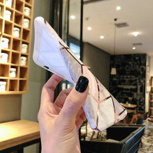 Заредете изображение във визуализатора на галерията – Tech-Protect Marble case for Samsung Galaxy S21 FE - pink and blue
