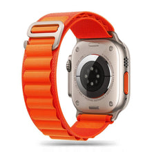 Заредете изображение във визуализатора на галерията – Tech-Protect Nylon Pro Strap for Apple Watch 4 / 5 / 6 / 7 / 8 / 9 / SE (38/40/41 mm) - Orange
