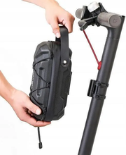 Заредете изображение във визуализатора на галерията – WILDMAN traveling bag for scooter waterproof 2L GD9X black
