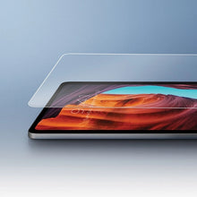 Заредете изображение във визуализатора на галерията – Uniq Optix Clear tempered glass with applicator for iPad Pro 11" 2024
