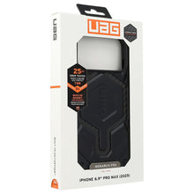 Заредете изображение във визуализатора на галерията – UAG Urban Armor Gear case MONARCH PRO compatible with MagSafe for IPHONE 17 Pro Max carbon fiber
