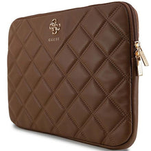 Заредете изображение във визуализатора на галерията – Guess Quilted 4G cover for a 14" laptop - brown
