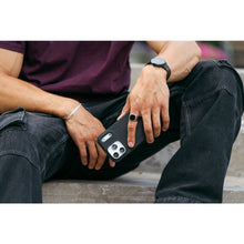 Заредете изображение във визуализатора на галерията – ZAGG case LUXE SNAP compatible with MagSafe for IPHONE 17 Pro Max black
