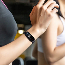 Заредете изображение във визуализатора на галерията – Tech-Protect Defense360 case for Xiaomi Mi Smart Band 7 / 7 NFC - black
