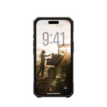 Заредете изображение във визуализатора на галерията – UAG Urban Armor Gear case MONARCH PRO compatible with MagSafe for IPHONE 17 Pro carbon fiber

