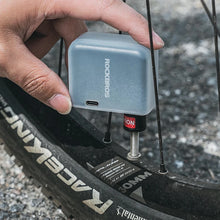 Заредете изображение във визуализатора на галерията – Rockbros mini bicycle pump 42320008001 for Schrader / Presta valves 100PSI - black
