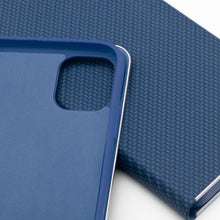 Заредете изображение във визуализатора на галерията – LUNA Book Carbon for IPHONE 17 Pro Max blue
