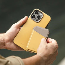Заредете изображение във визуализатора на галерията – Uniq Lyden DS magnetic RFID wallet with phone stand - yellow-gray
