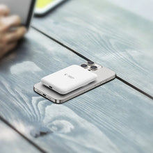 Заредете изображение във визуализатора на галерията – Tech-Protect LifeMag PB10 Powerbank with MagSafe 5000mAh 15W USB-C port - white + USB-C cable
