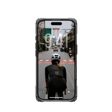 Заредете изображение във визуализатора на галерията – UAG Urban Armor Gear case PLASMA XTE compatible with MagSafe for IPHONE 17 ash / titanium
