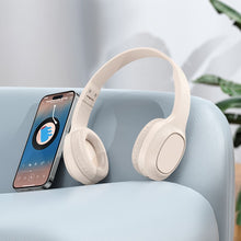 Заредете изображение във визуализатора на галерията – HOCO wireless headphones bluetooth W46 milky white
