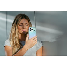 Заредете изображение във визуализатора на галерията – ZAGG case MILAN SNAP compatible with MagSafe for IPHONE 17 Pro Max iridescent
