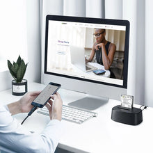 Заредете изображение във визуализатора на галерията – Ugreen CM198 50857 docking station with USB 3.0 for SATA 2.5" 3.5" SSD HHD drives, EU power supply - black
