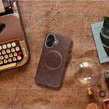 Заредете изображение във визуализатора на галерията – GENTLEMAN MAG COVER Case compatible with MagSafe for IPHONE 16e (SE 4 2025) brown
