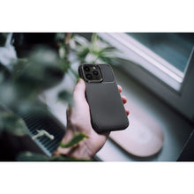 Заредете изображение във визуализатора на галерията – Case CARBON PREMIUM for IPHONE 17 Pro Max black

