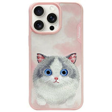 Заредете изображение във визуализатора на галерията – NIMMY case BIG EYED PET 2.0 Cat for IPHONE 15 Pro Max pink
