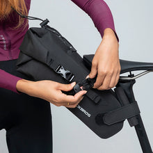 Заредете изображение във визуализатора на галерията – Rockbros 30130061001 bicycle bag 3L - black
