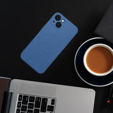 Заредете изображение във визуализатора на галерията – SILICONE MAG COVER (big hole) case compatible with MagSafe for IPHONE 17 Pro blue

