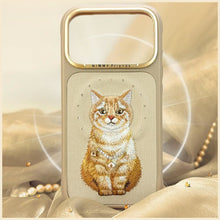 Заредете изображение във визуализатора на галерията – NIMMY case LUCKY FASHION CAT compatible with MagSafe for IPHONE 18 Pro Max/17 Pro Max brown
