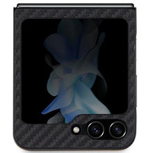Заредете изображение във визуализатора на галерията – BMW Leather Carbon case for Samsung Galaxy Z Flip 5 - black
