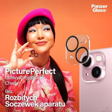 Заредете изображение във визуализатора на галерията – PanzerGlass Picture Perfect camera protection for iPhone 15 / 15 Plus - with black frame
