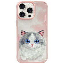 Заредете изображение във визуализатора на галерията – NIMMY case BIG EYED PET 2.0 Cat for IPHONE 15 Pro pink
