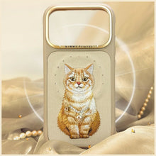 Заредете изображение във визуализатора на галерията – NIMMY case LUCKY FASHION CAT compatible with MagSafe for IPHONE 18 Pro/17 Pro brown
