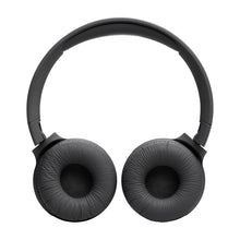 Заредете изображение във визуализатора на галерията – JBL Tune 520BT wireless on-ear Bluetooth 5.3 headphones - black
