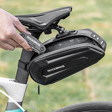 Заредете изображение във визуализатора на галерията – Rockbros B69 bicycle saddle bag 1.7l with easy release system - black
