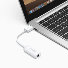 Заредете изображение във визуализатора на галерията – Ugreen US206 30712 USB-A (male) / 3.5 mm mini jack (female) adapter - white
