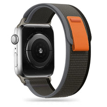 Заредете изображение във визуализатора на галерията – Tech-Protect Nylon Strap for Apple Watch 4/5/6/7/8/9/SE/Ultra 1/2 (42/44/45/49 mm) - Black &amp; Orange
