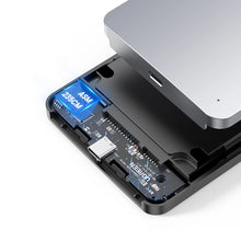 Заредете изображение във визуализатора на галерията – Ugreen CM300 70499 bay for 2.5'' SATA 3.0 6Gbps hard drive - gray + USB-C - USB-C cable 0.5m
