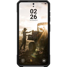 Заредете изображение във визуализатора на галерията – UAG Urban Armor Gear case MONARCH PRO with built-in magnet for SAMSUNG S26 carbon fiber
