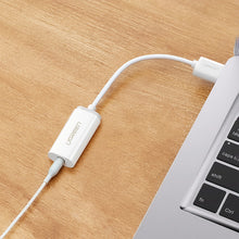 Заредете изображение във визуализатора на галерията – Ugreen US206 30712 USB-A (male) / 3.5 mm mini jack (female) adapter - white
