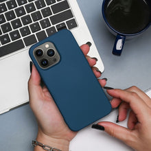 Заредете изображение във визуализатора на галерията – Case for iPhone 18 Pro / 17 Pro Silicone navy blue
