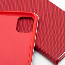 Заредете изображение във визуализатора на галерията – LUNA Book Carbon for IPHONE 17 Pro Max red
