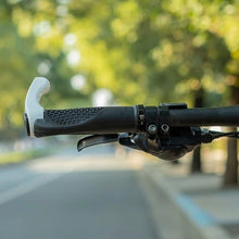 Заредете изображение във визуализатора на галерията – Rockbros BT1007W Bicycle Holder Set with Horns - White
