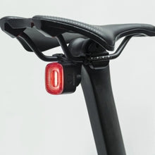 Заредете изображение във визуализатора на галерията – Rockbros Q2S LED rear bicycle light with intelligent stop system + USB-C - USB-A cable - black
