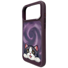 Заредете изображение във визуализатора на галерията – NIMMY case BIG EYED LYING CREAM CAT compatible with MagSafe for IPHONE 18 Pro Max/17 Pro Max purple
