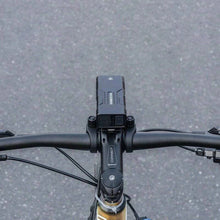 Заредете изображение във визуализатора на галерията – Rockbros 24310002001 bicycle light 850 lm with powerbank function + USB-C - USB-A cable - black
